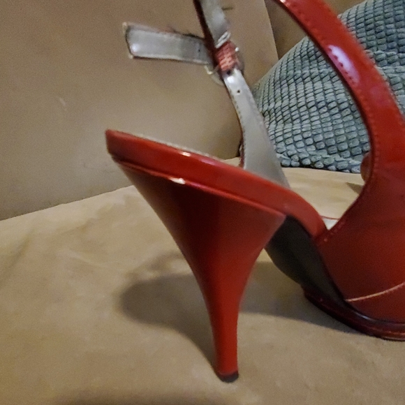 Guess Deep red open toed pumps - Picture 4 of 6